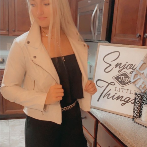 Please fiollow is on IG,TikTok FB and Twitter - Picture 8 of 13